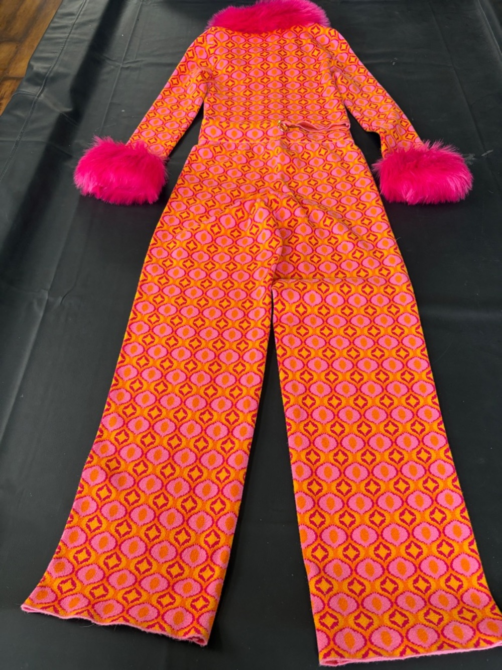 Show Me Your Mumu Zermatt Pink Geo Jacquard Faux Fur 2pc Set Small - Picture 7 of 15